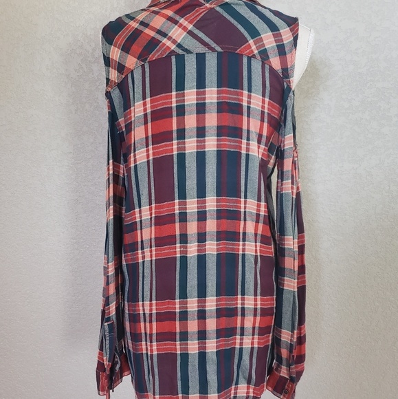 Silence + noise cold shoulder button down shirt - Picture 5 of 8